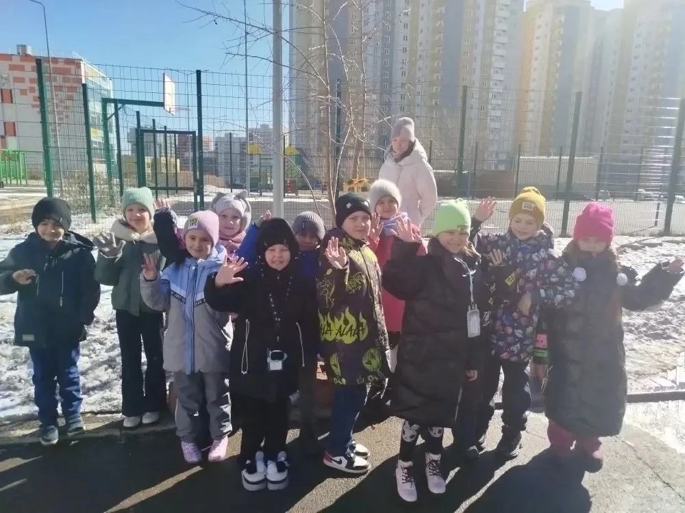 Весенняя встреча у кормушек.