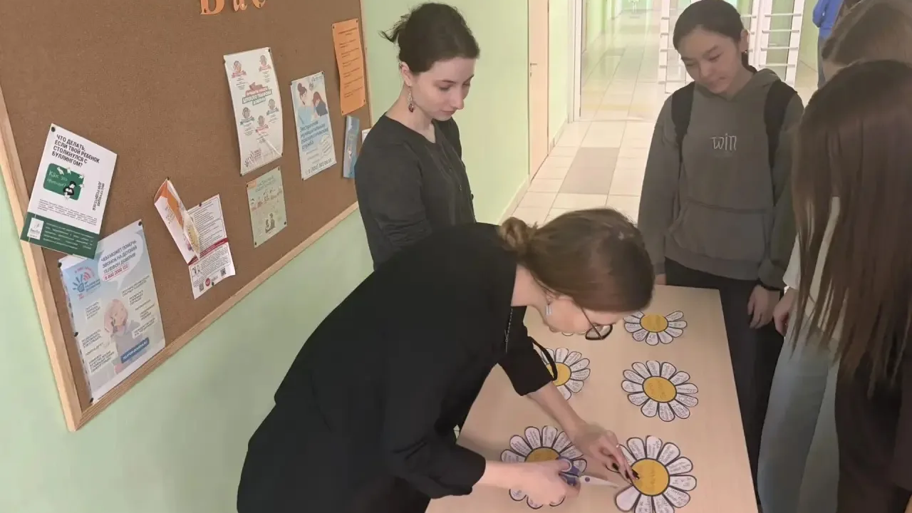 Сегодня в стенах нашей школы расцвела настоящая радуга добра и позитива!.