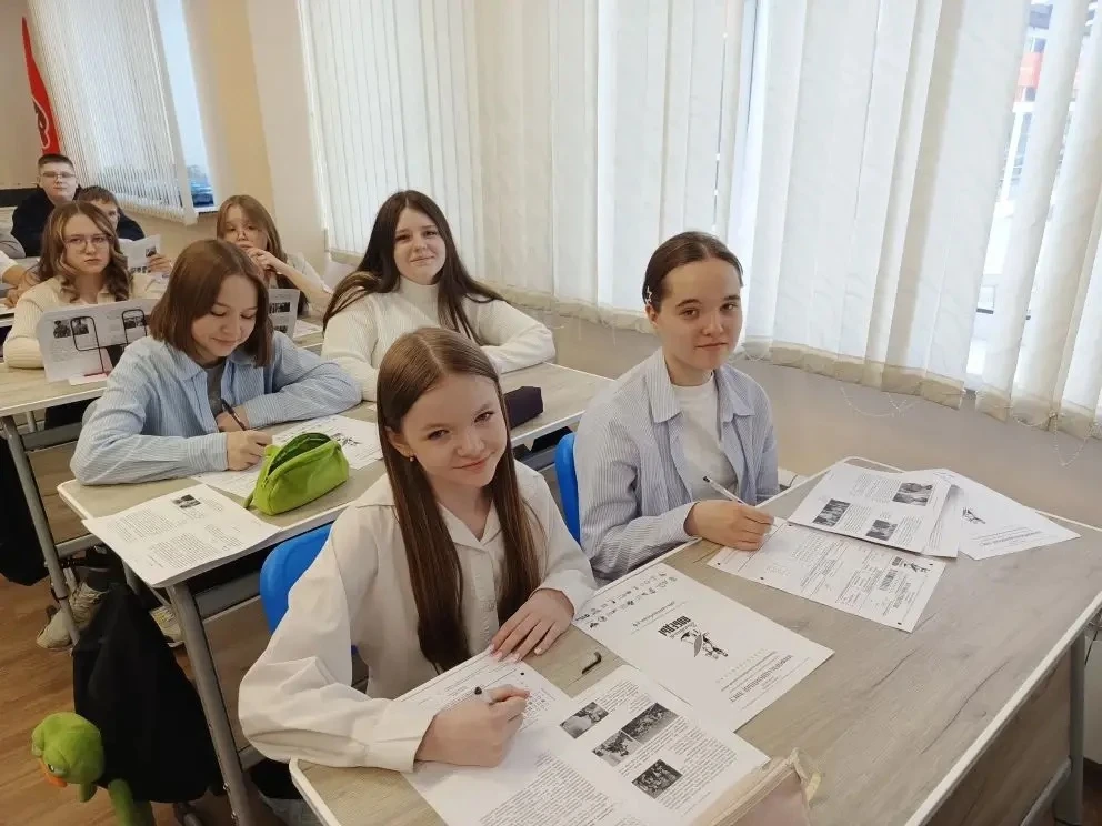 В МАОУ СШ 156 написали «Диктант победы».