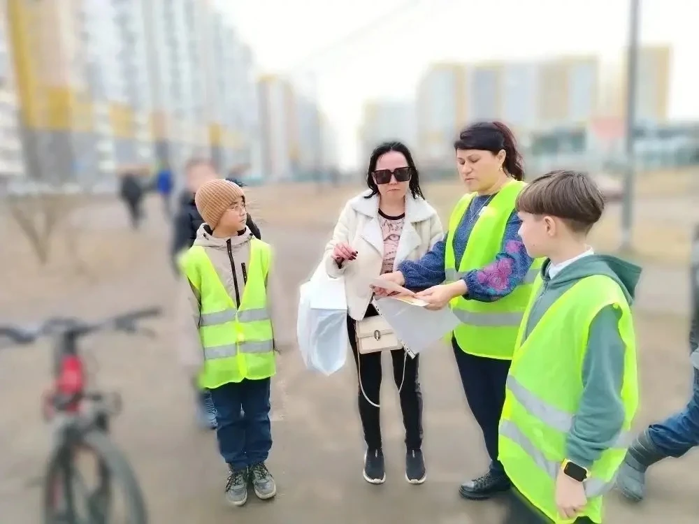 Внимание на дорогу: юные инспекторы напомнили пешеходам о безопасности.